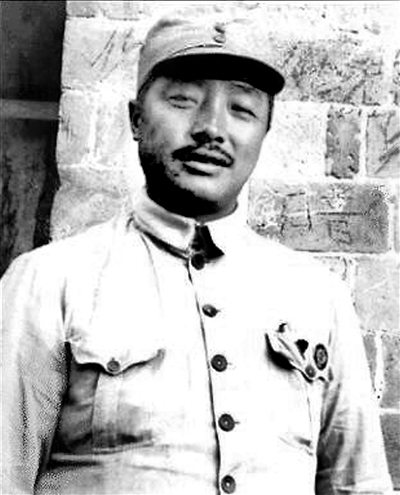 賀龍像